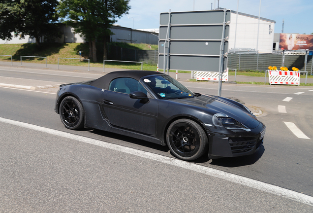 Porsche 718 Boxster EV 2025