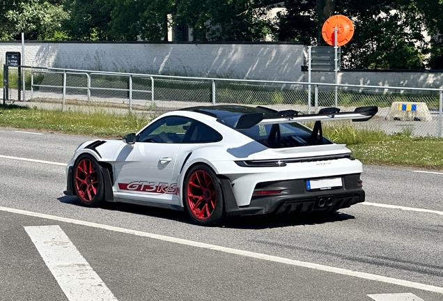 Porsche 992 GT3 RS Weissach Package
