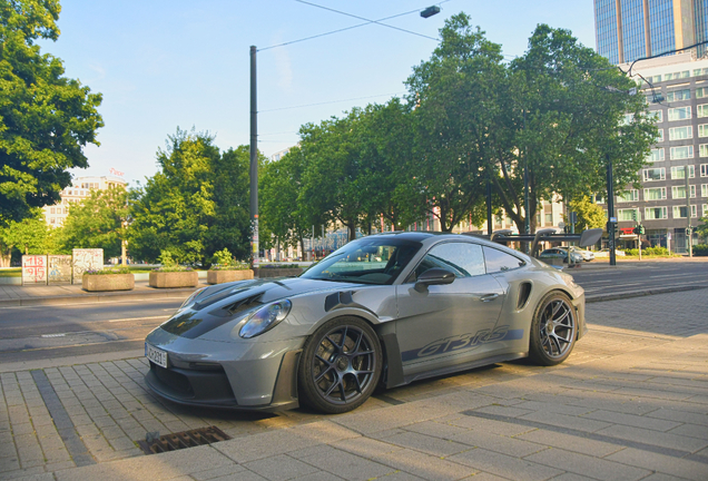 Porsche 992 GT3 RS Weissach Package