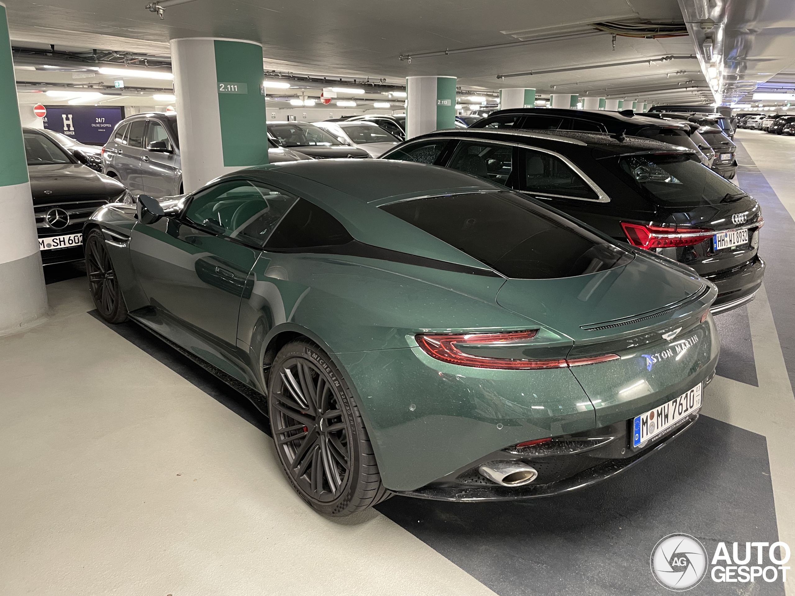Aston Martin DB12