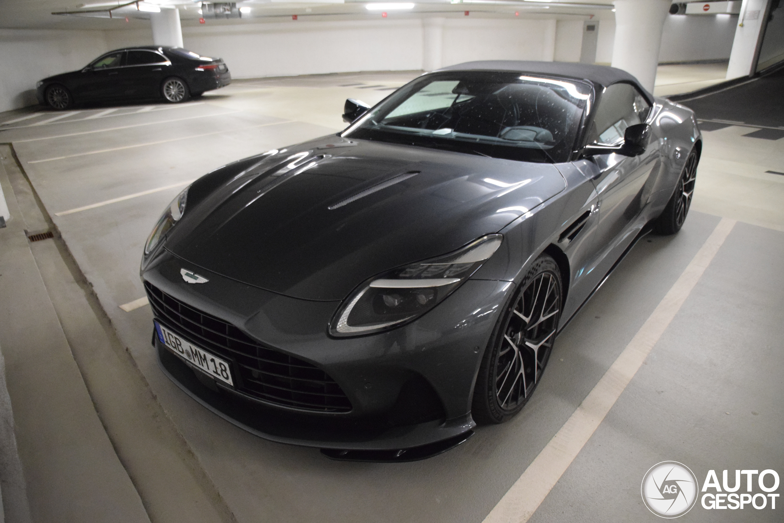 Aston Martin DB12 Volante