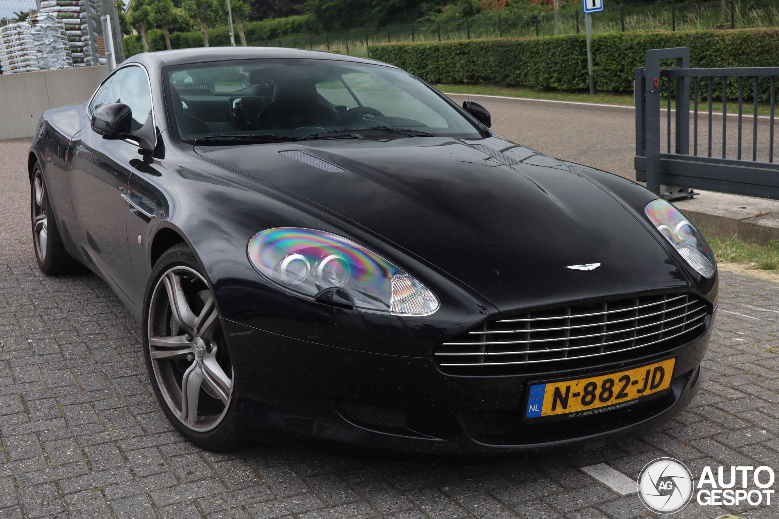 Aston Martin DB9