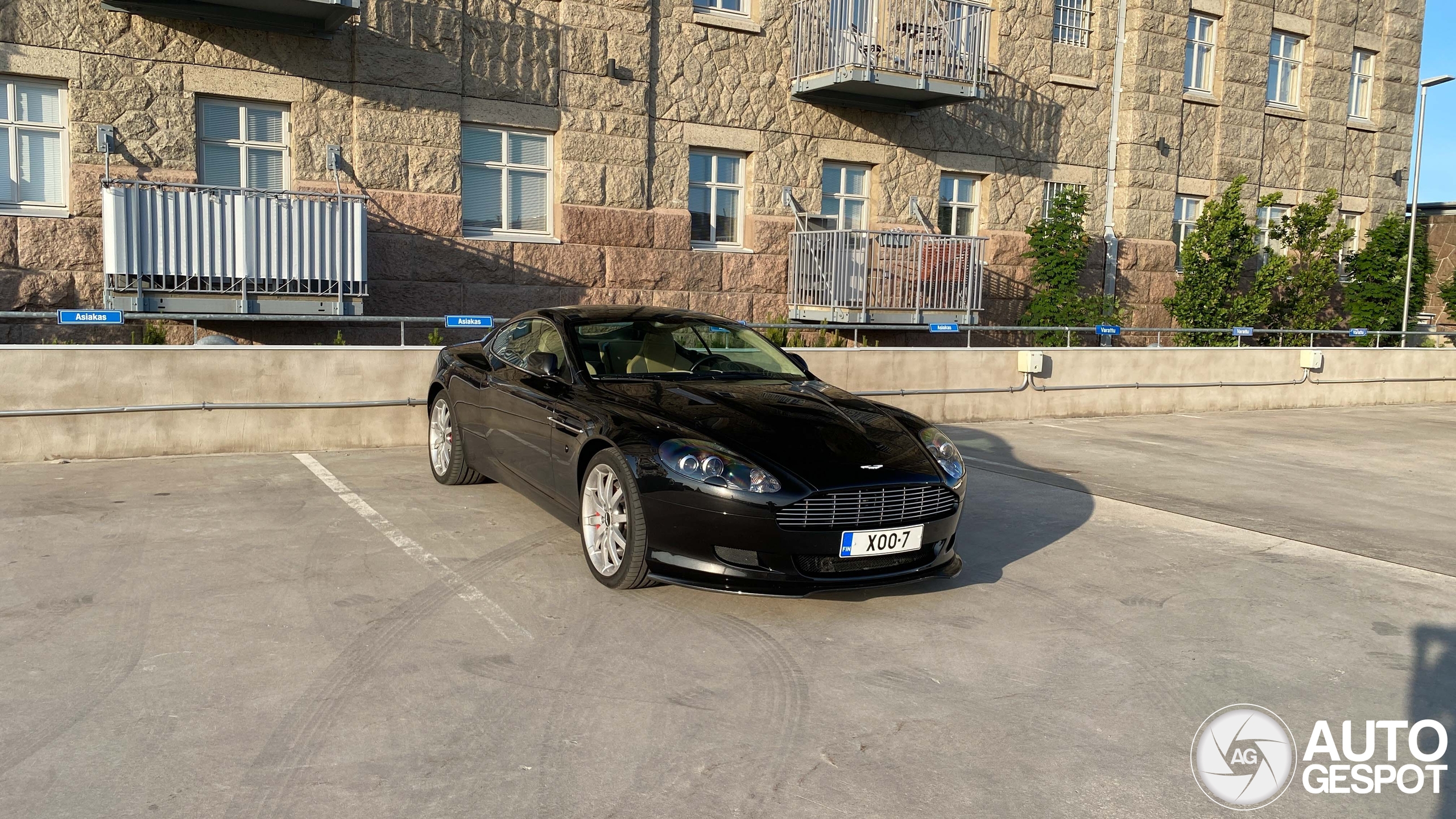 Aston Martin DB9