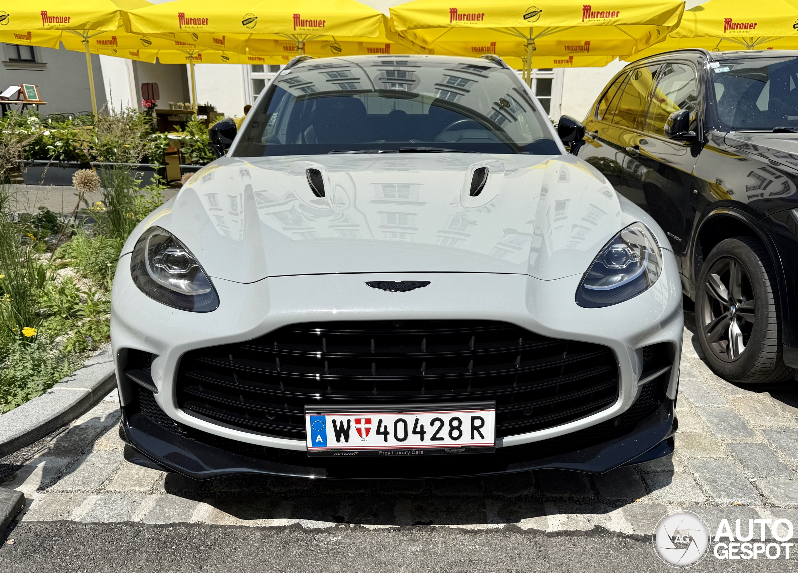 Aston Martin DBX707