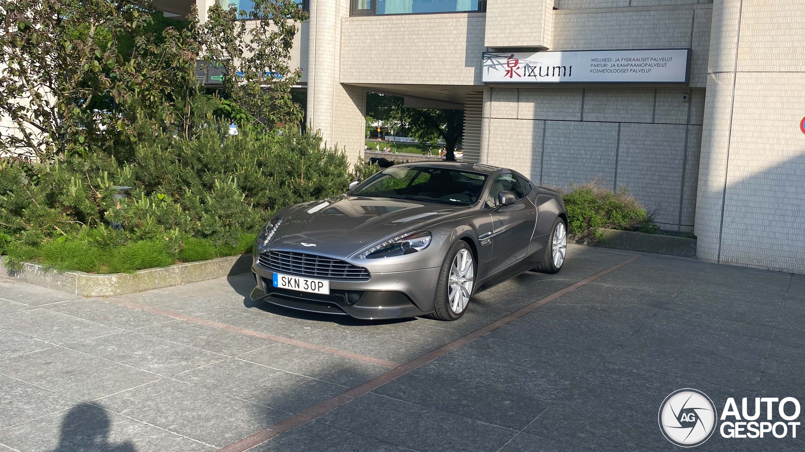 Aston Martin Vanquish 2013