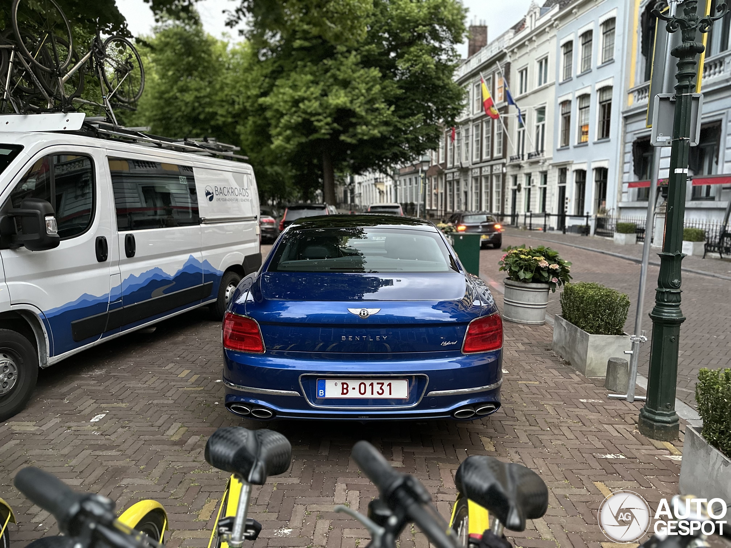 Bentley Flying Spur Hybrid Azure