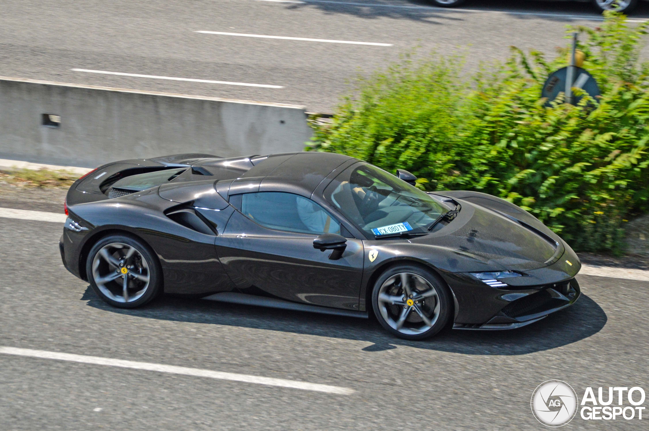 Ferrari SF90 Spider