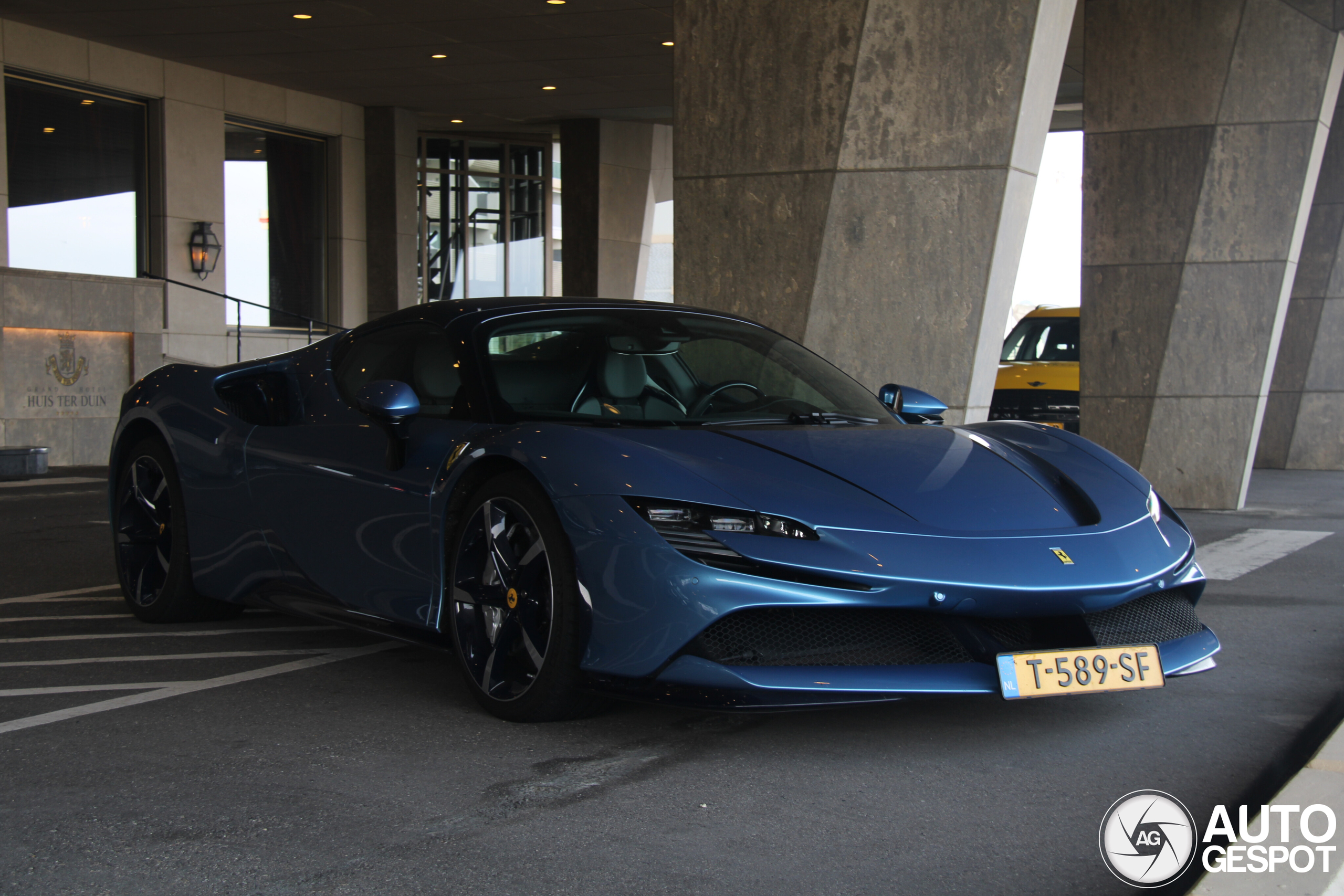 Ferrari SF90 Spider