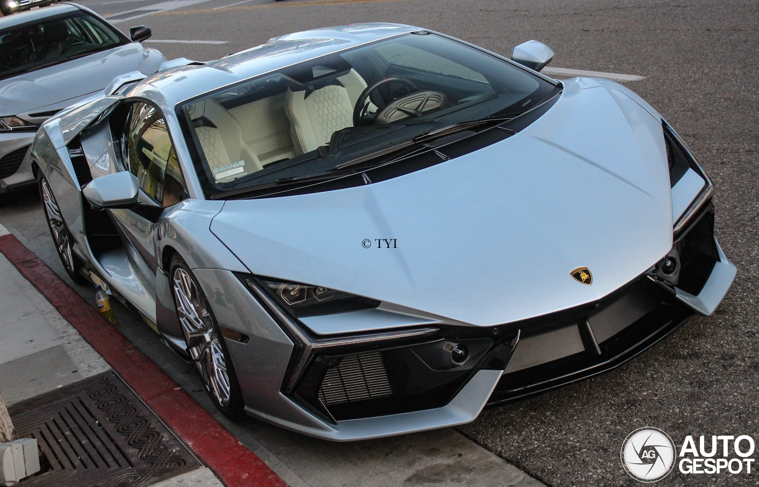 Lamborghini Revuelto