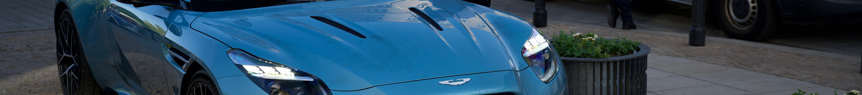 Aston Martin DB12 Volante