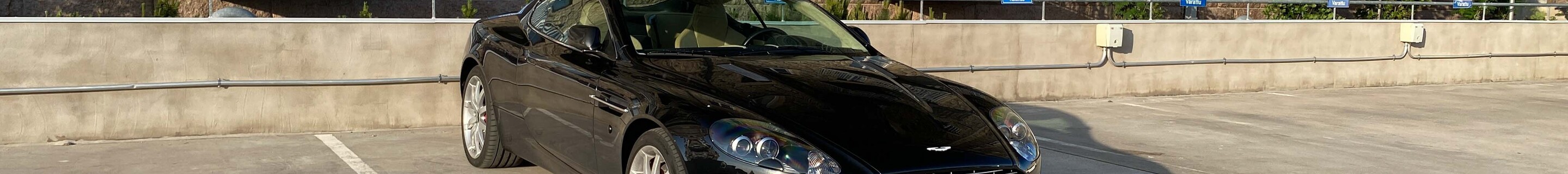 Aston Martin DB9