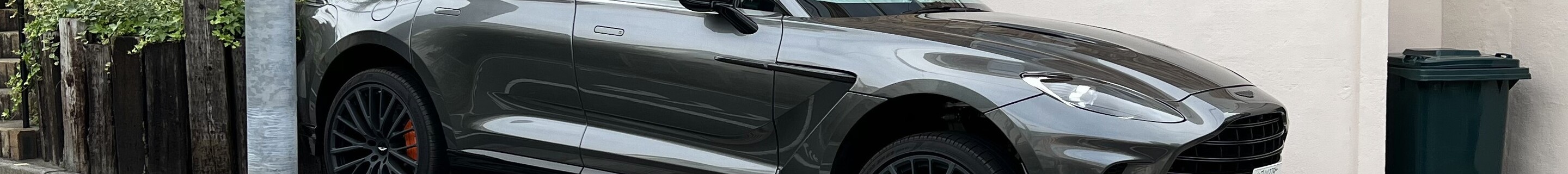 Aston Martin DBX707