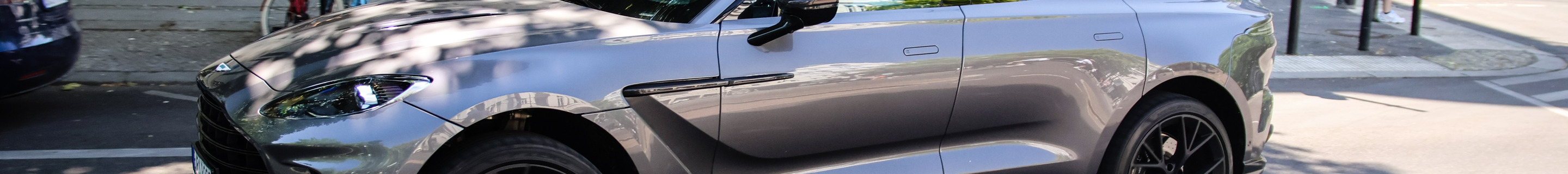 Aston Martin DBX707