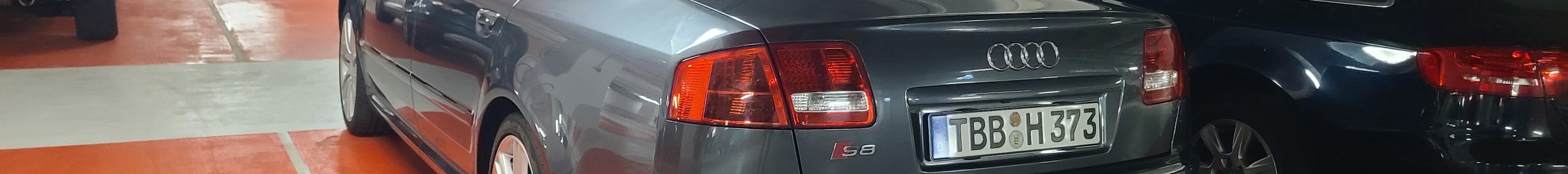 Audi S8 D3