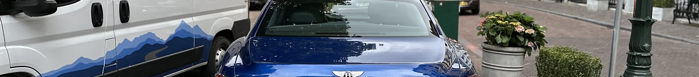 Bentley Flying Spur Hybrid Azure