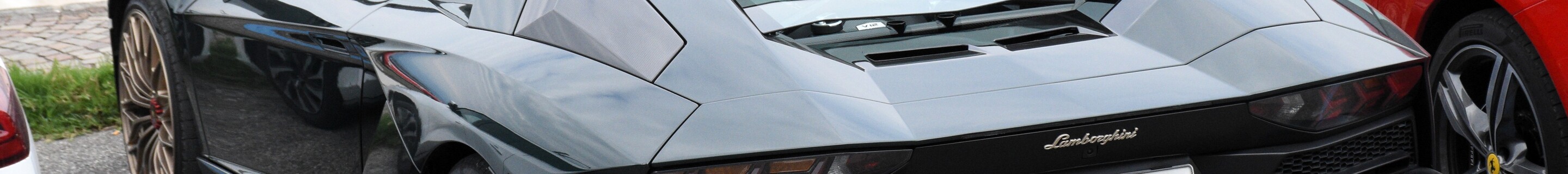 Lamborghini Aventador S LP740-4