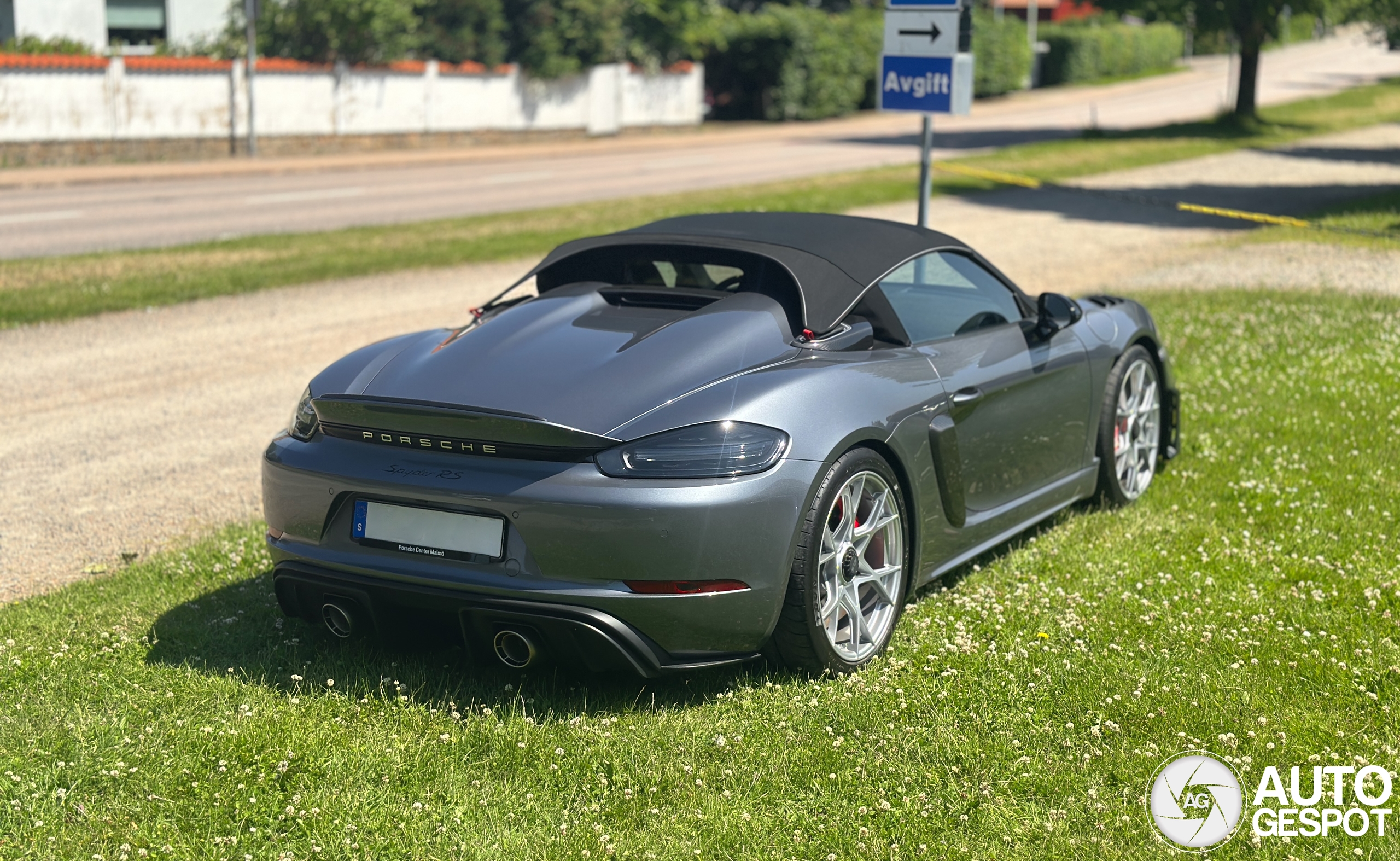 Porsche 718 Spyder RS Weissach Package