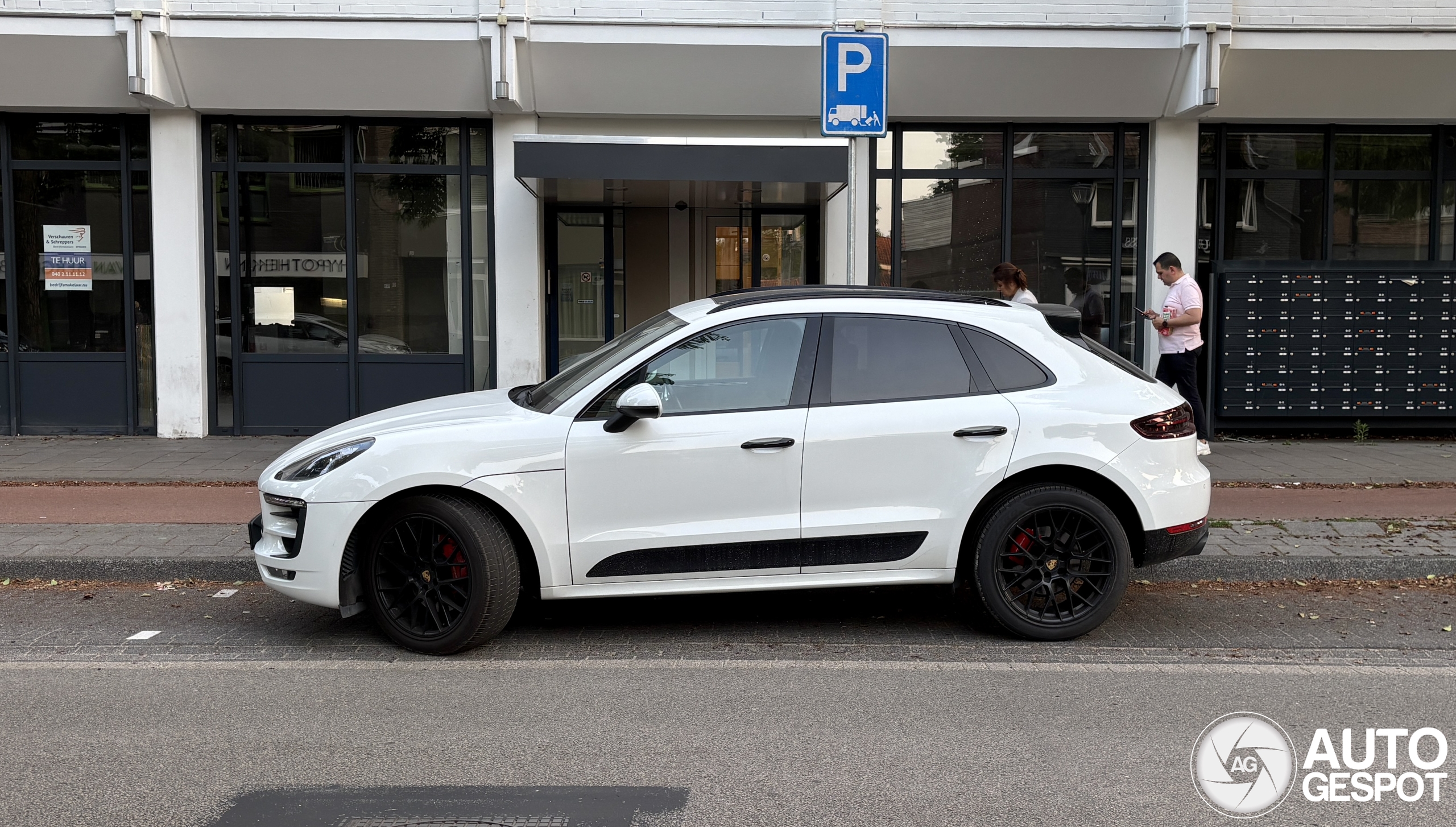 Porsche 95B Macan GTS