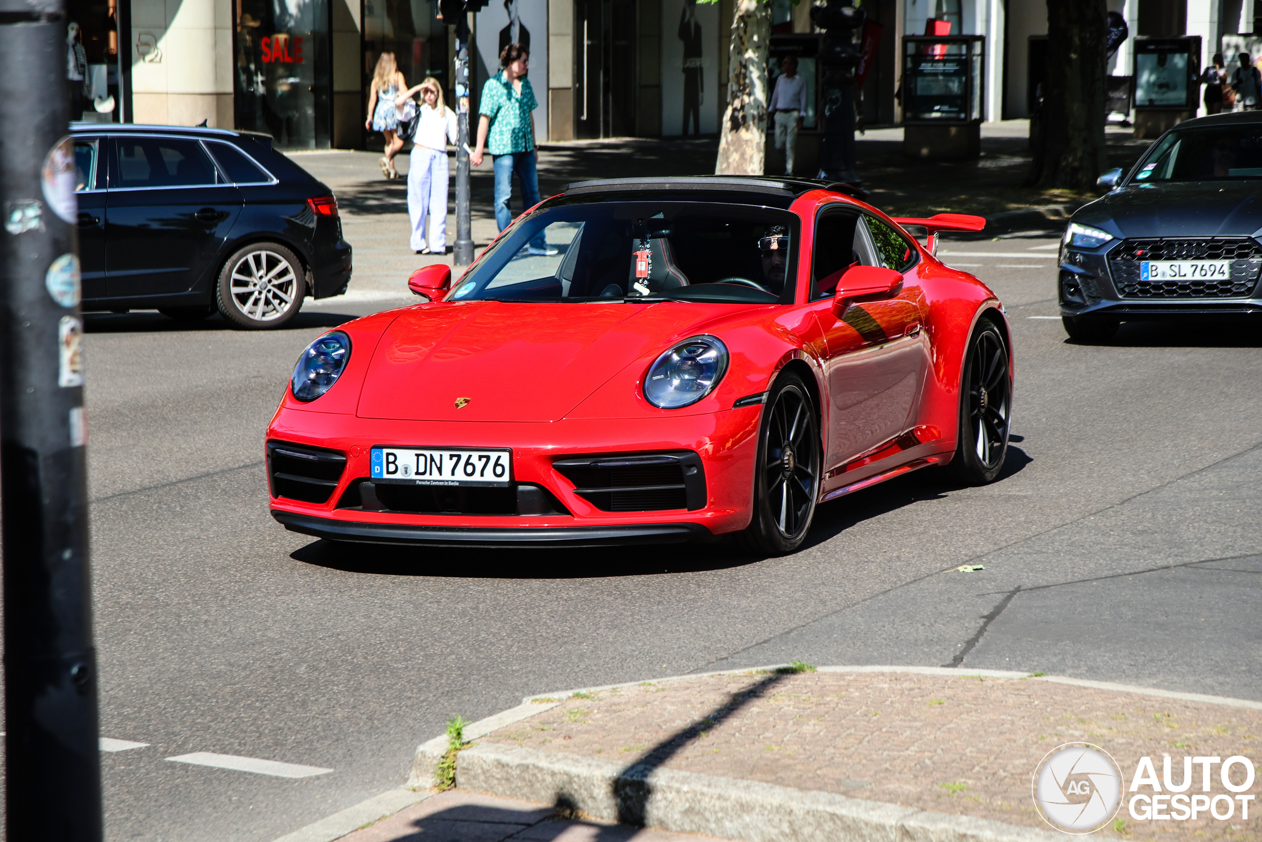 Porsche 992 Carrera 4 GTS