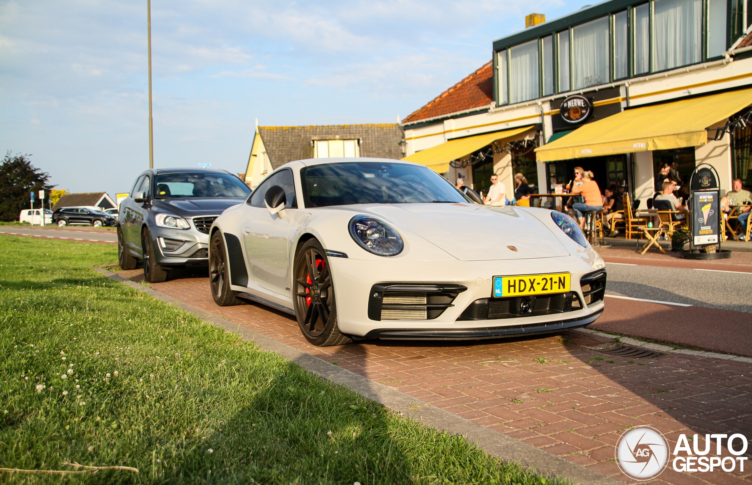 Porsche 992 Carrera 4 GTS