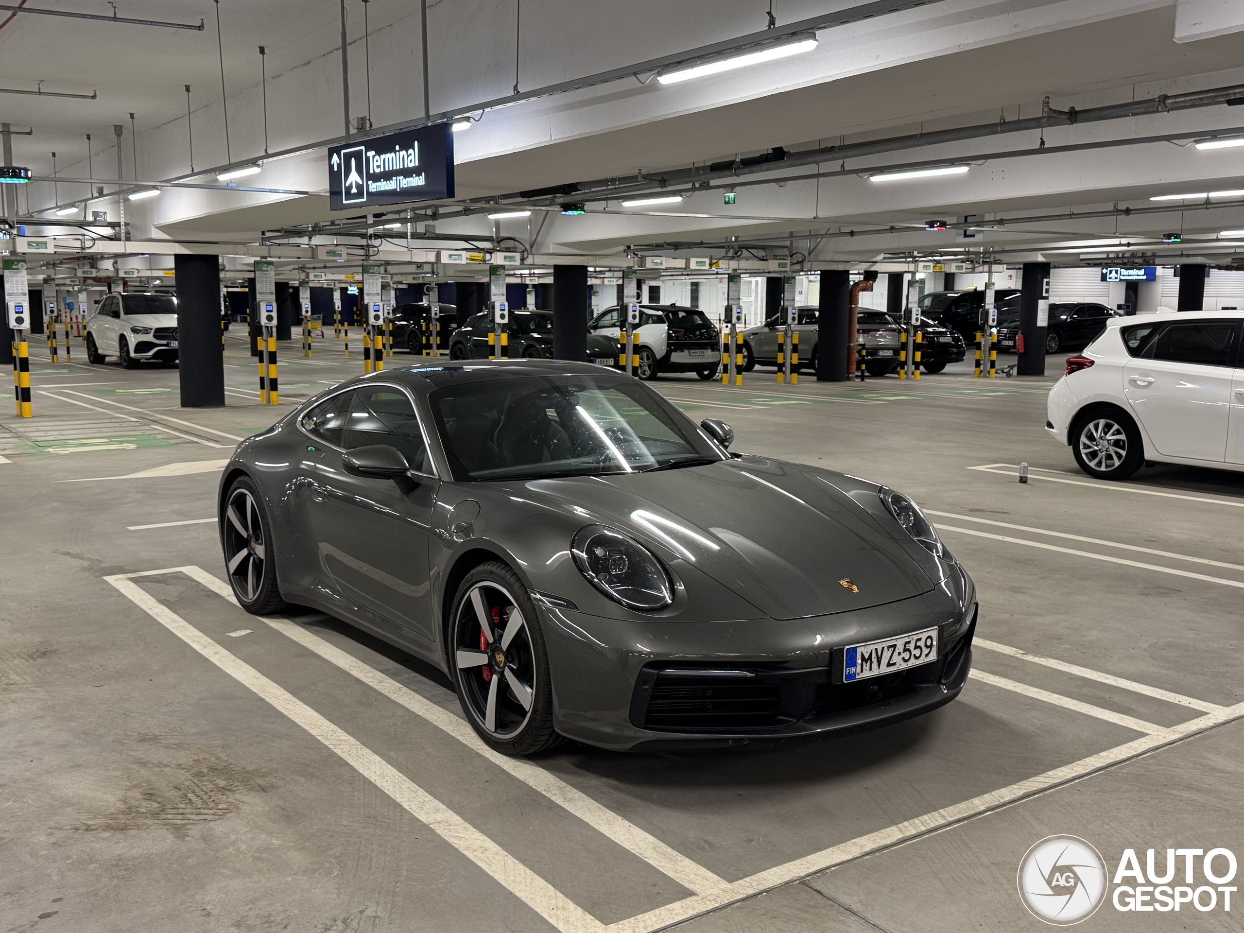 Porsche 992 Carrera 4S