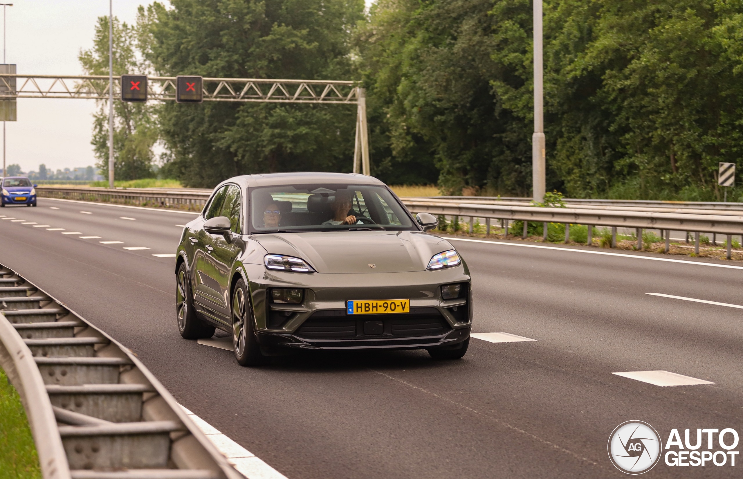 Porsche Macan EV Turbo