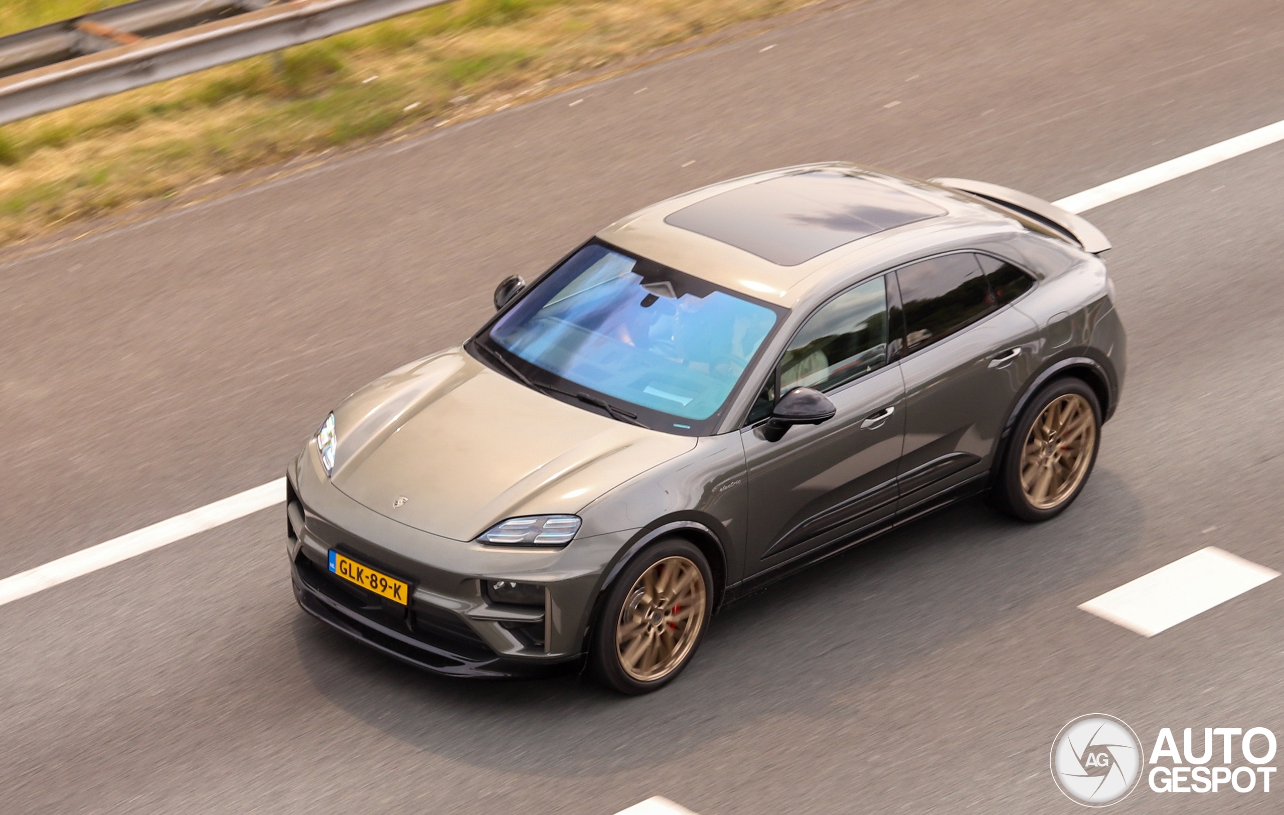 Porsche Macan EV Turbo