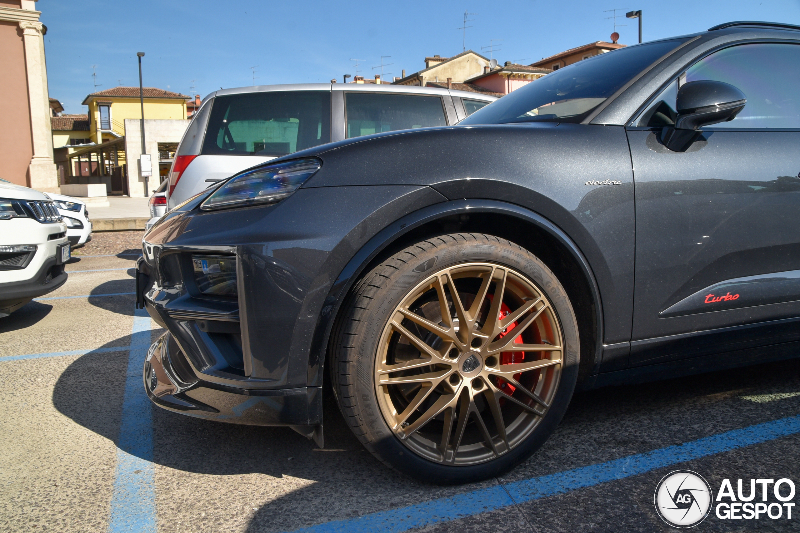 Porsche Macan EV Turbo