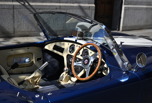 AC Cobra 427