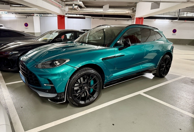 Aston Martin DBX707