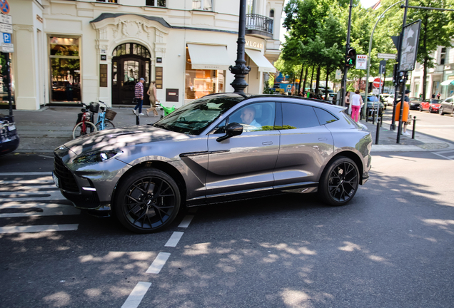 Aston Martin DBX707