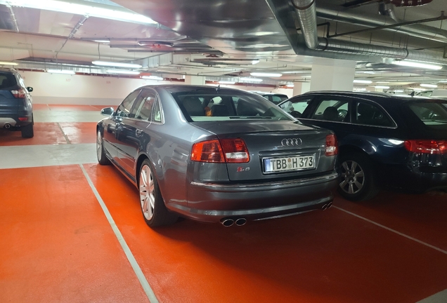 Audi S8 D3
