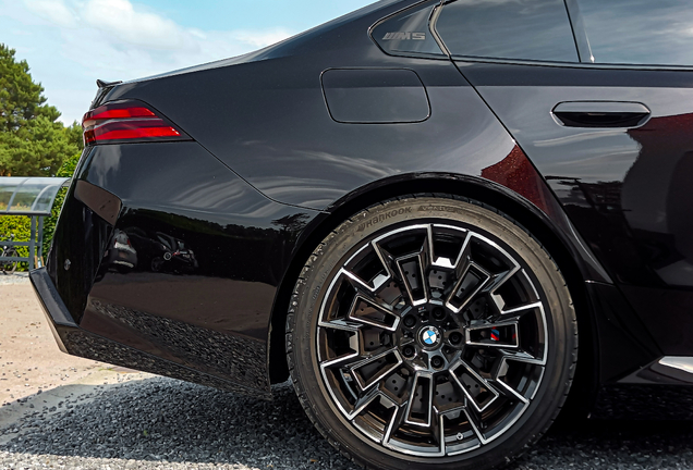 BMW M5 G90