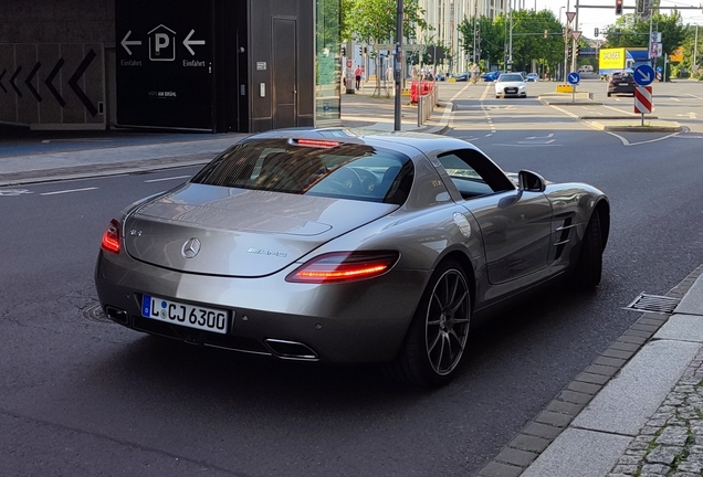 Mercedes-Benz SLS AMG