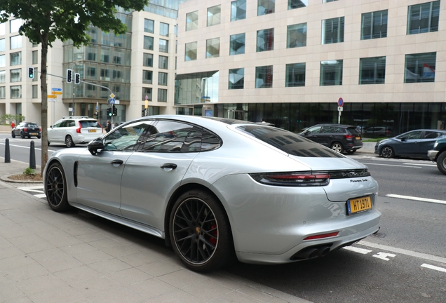 Porsche 971 Panamera Turbo Executive