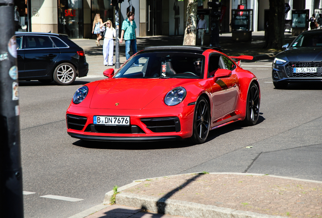 Porsche 992 Carrera 4 GTS