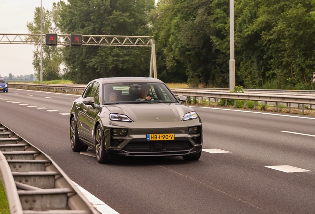Porsche Macan EV Turbo