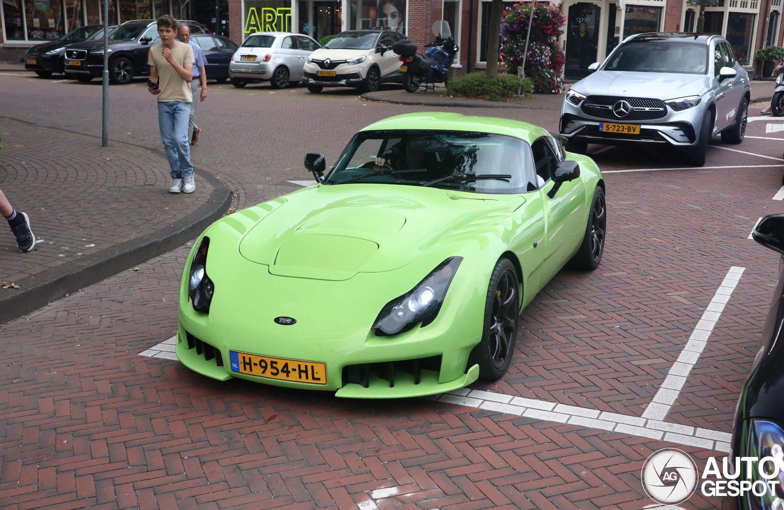Een zeldzame Brit gespot in Laren: TVR Sagaris