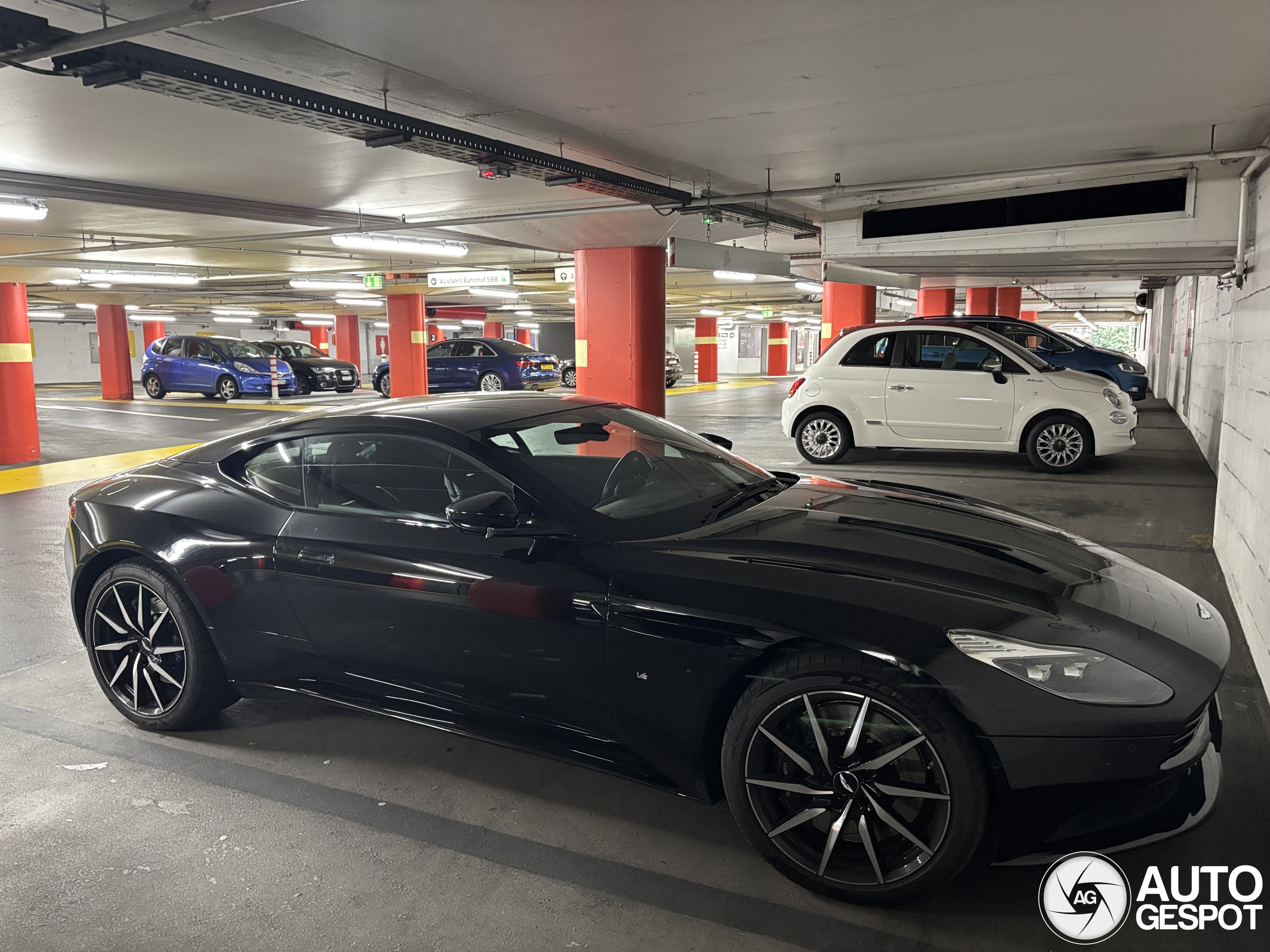 Aston Martin DB11 AMR