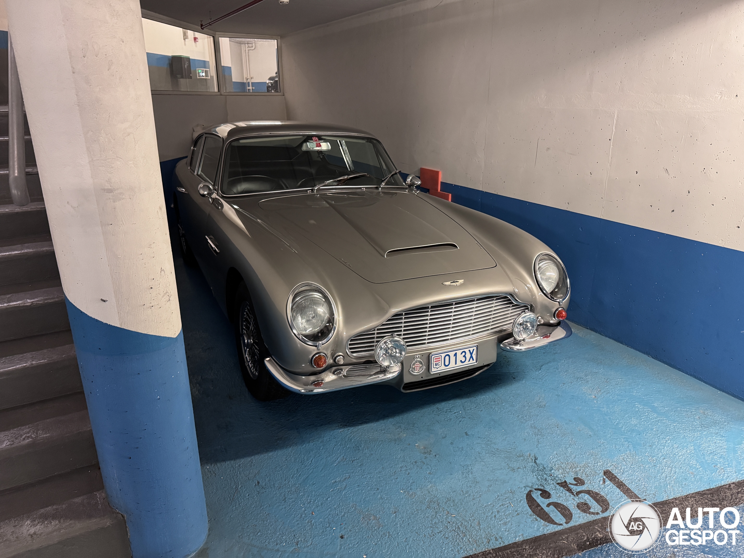 Aston Martin DB6 Vantage MKI