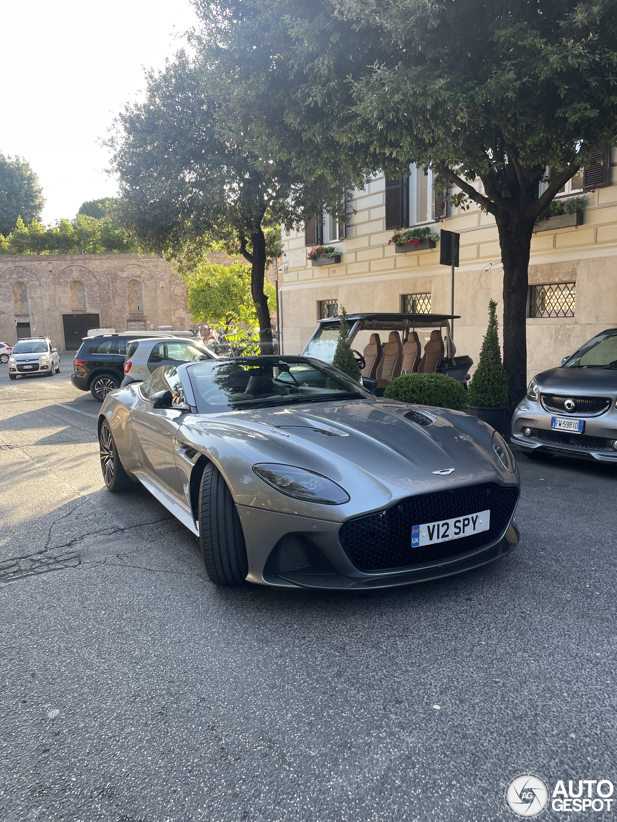 Aston Martin DBS Superleggera Volante