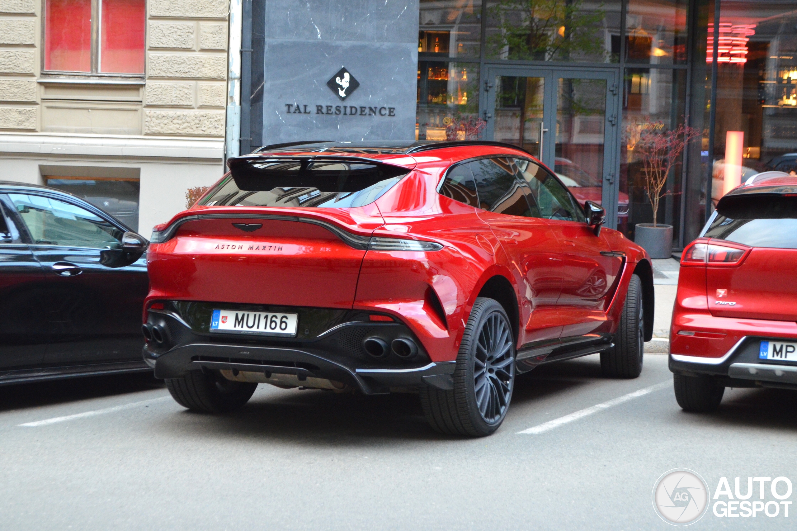 Aston Martin DBX707