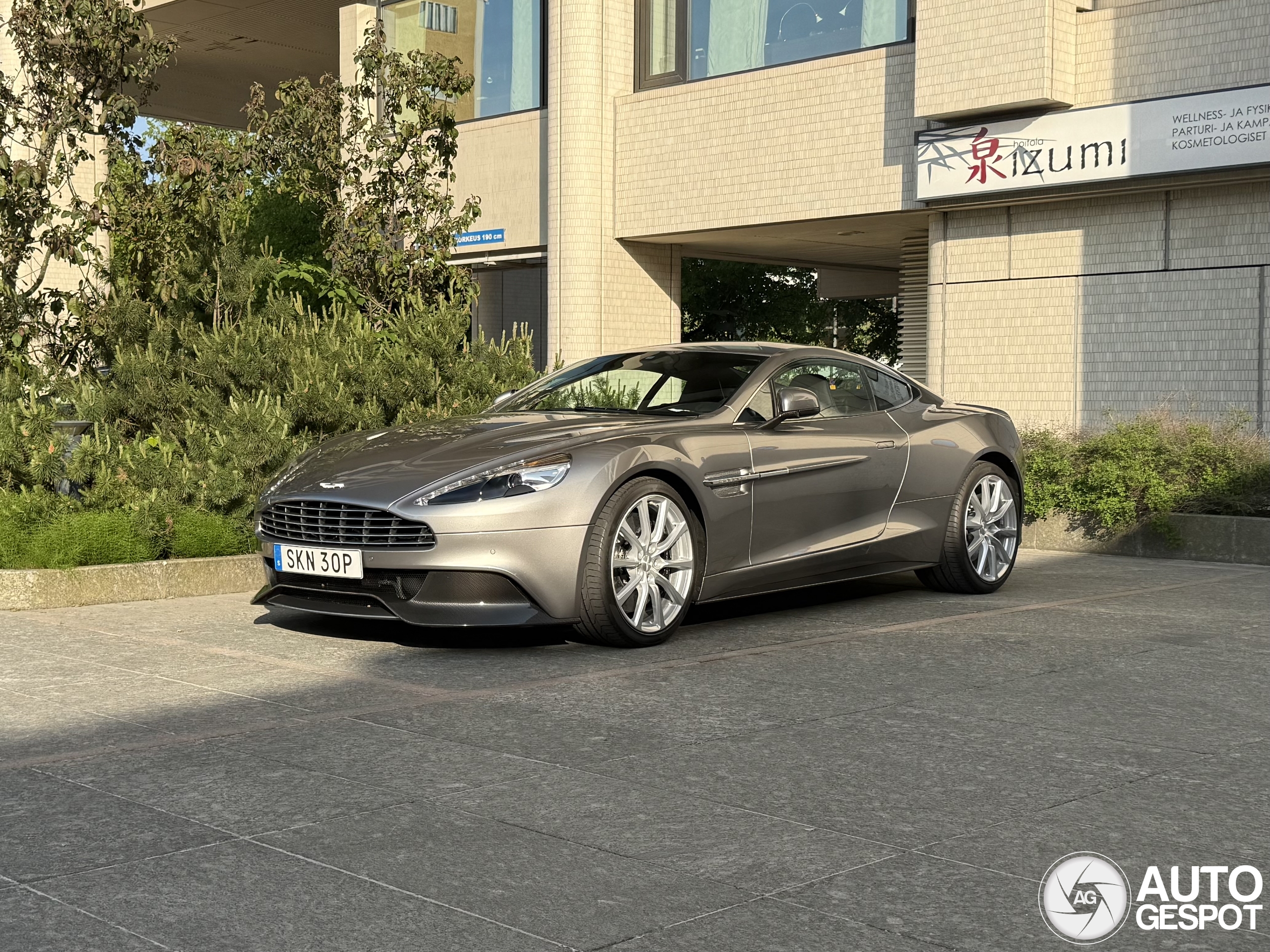 Aston Martin Vanquish 2013