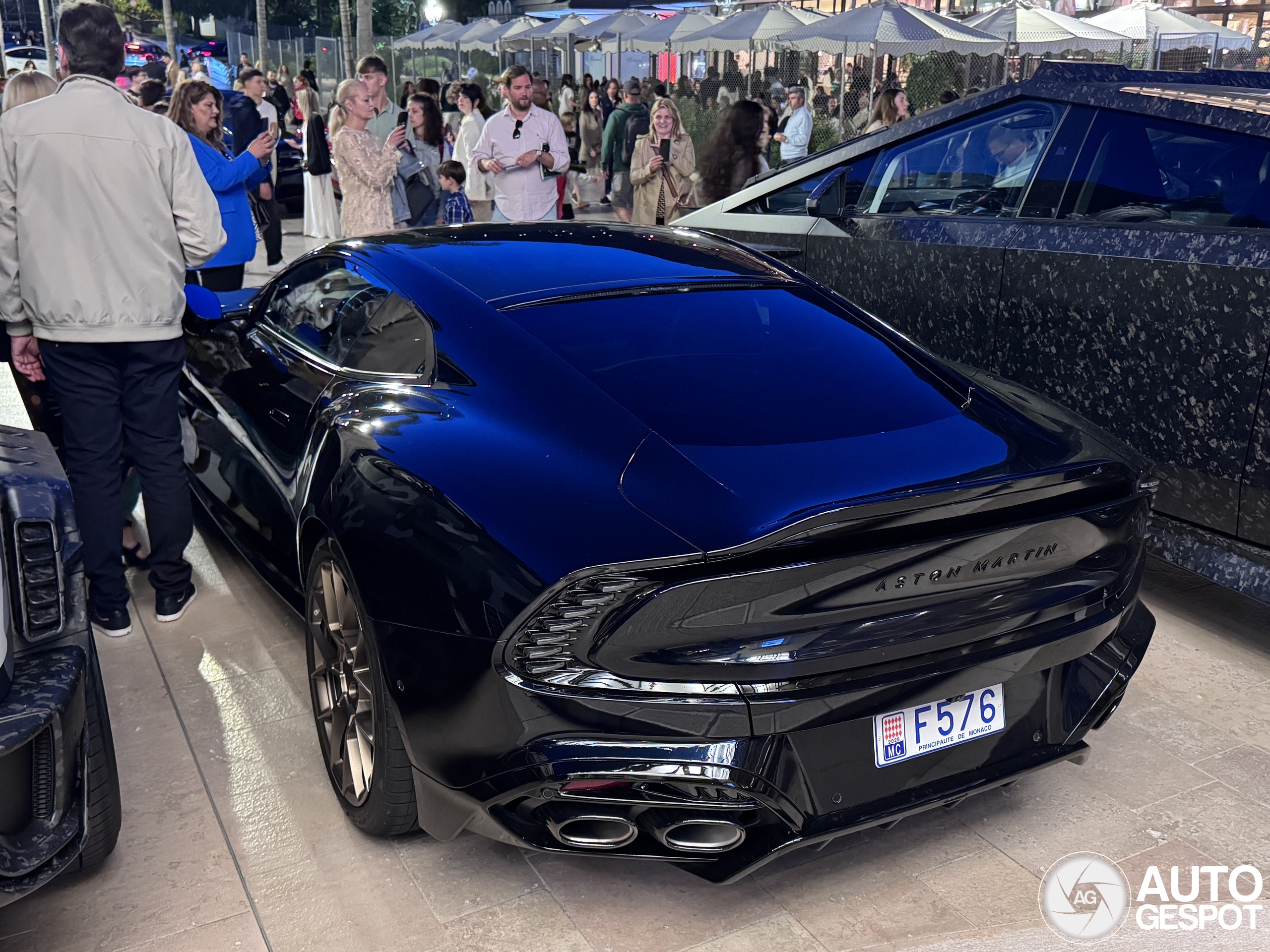 Aston Martin Vanquish 2025