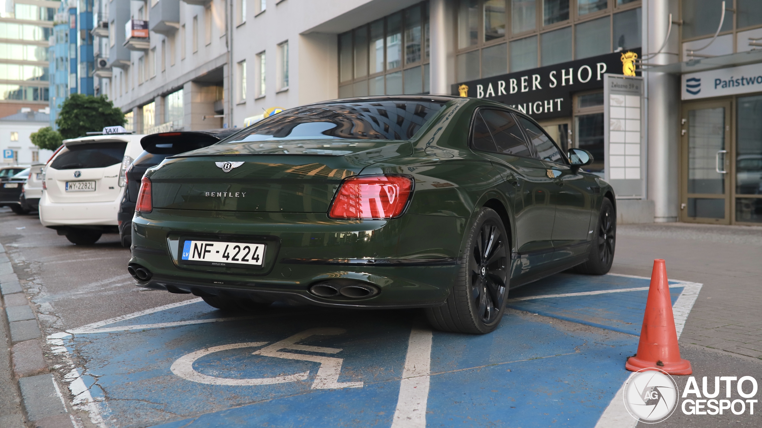 Bentley Flying Spur Hybrid