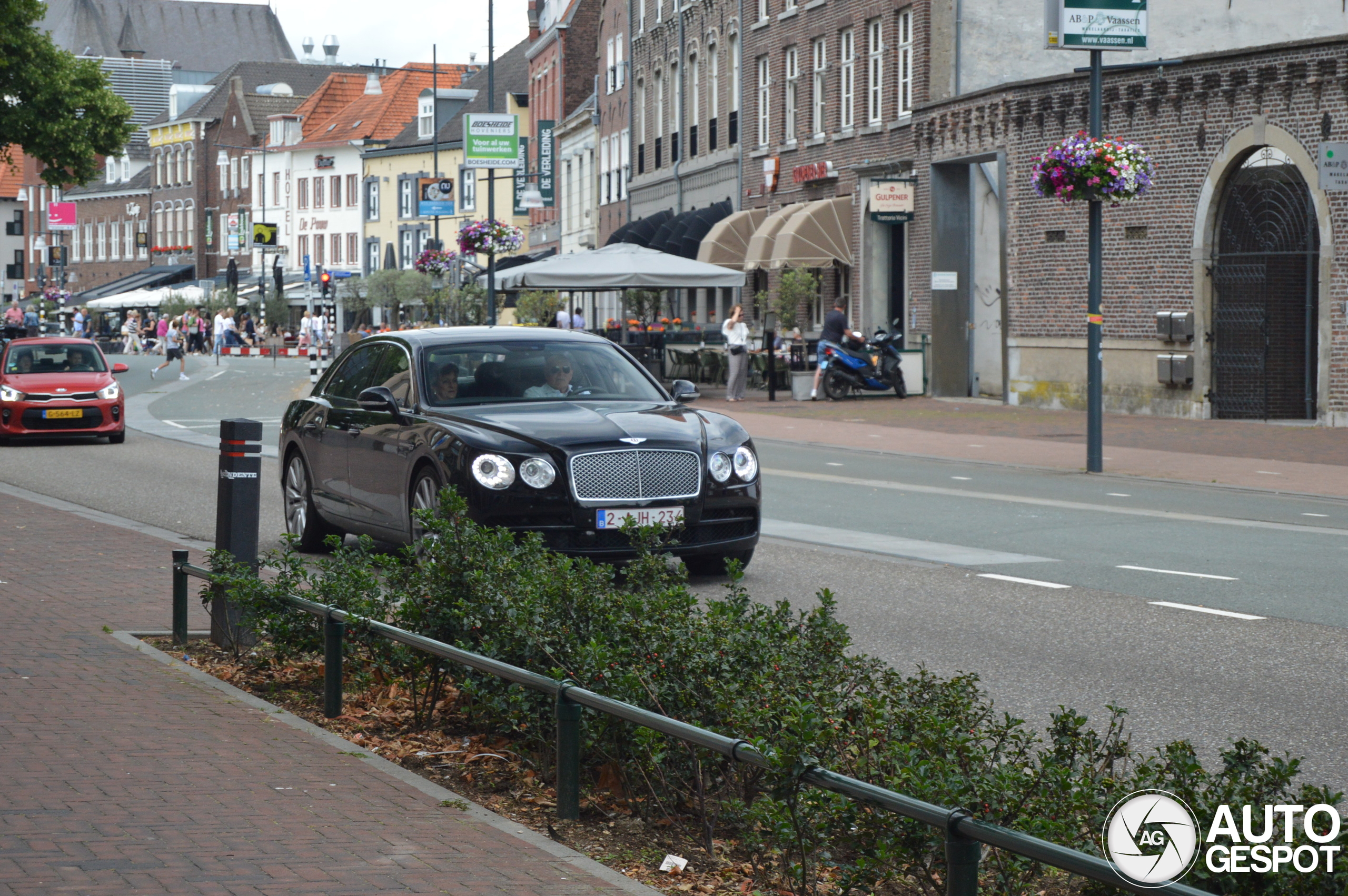 Bentley Flying Spur V8
