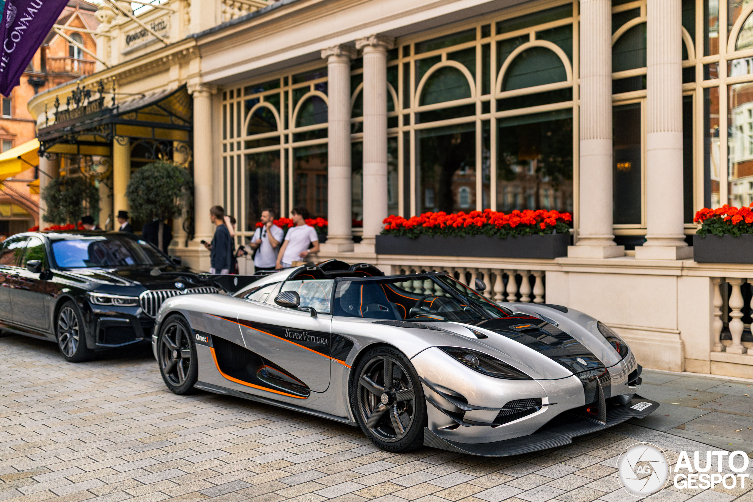Crowd magnet: Koenigsegg One:1 steals the spotlight in London