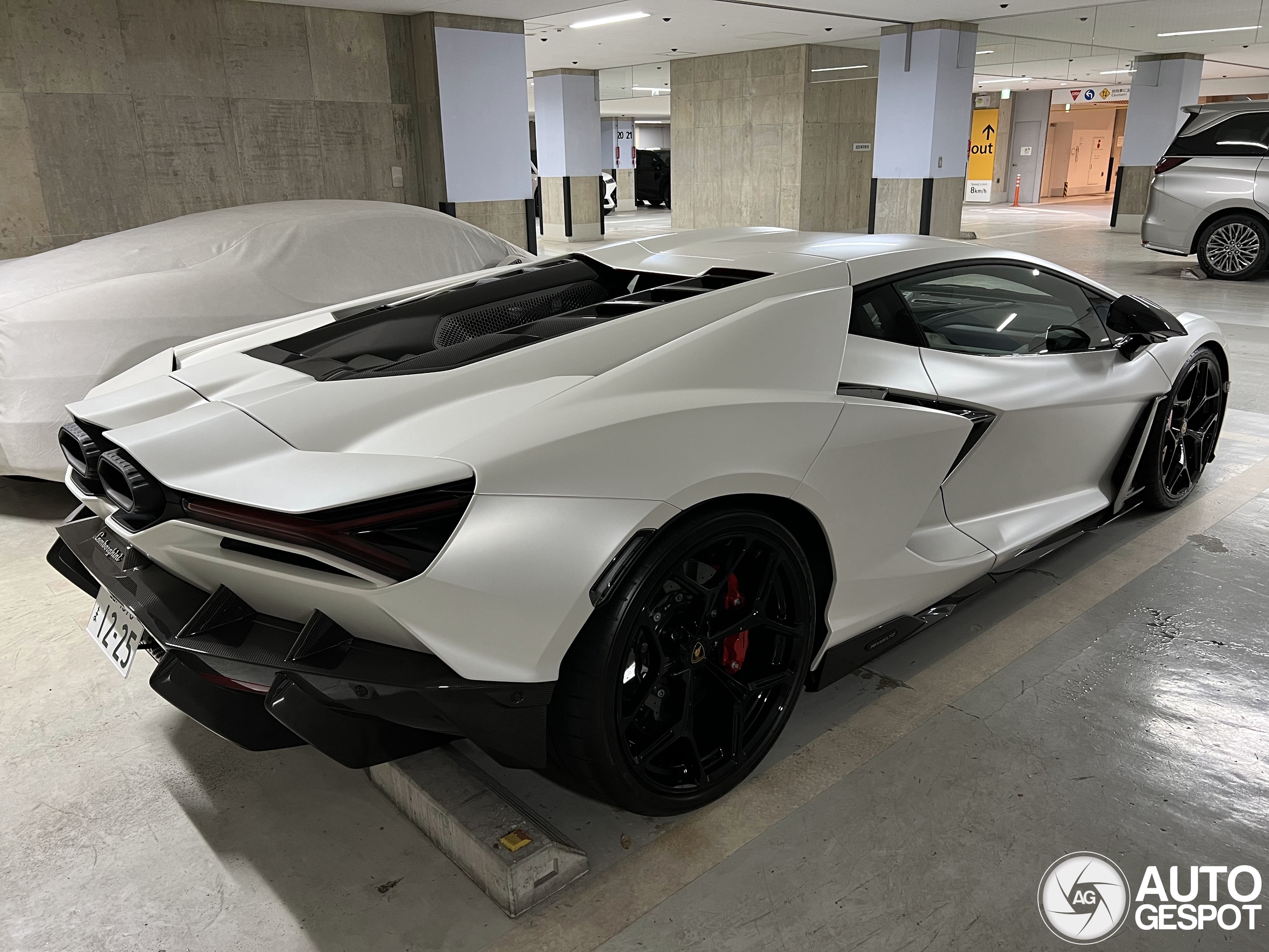 Lamborghini Revuelto