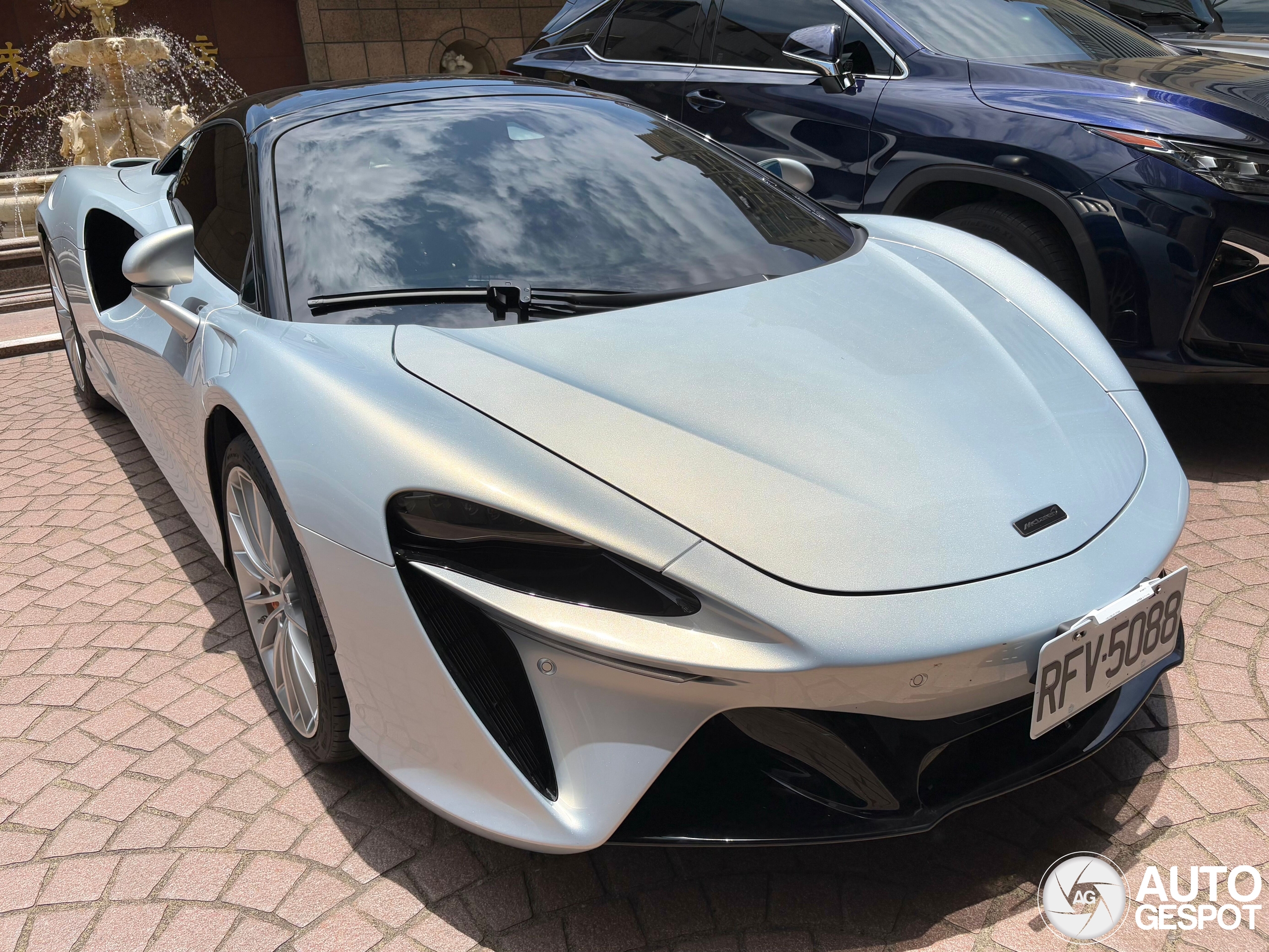 McLaren Artura Spider