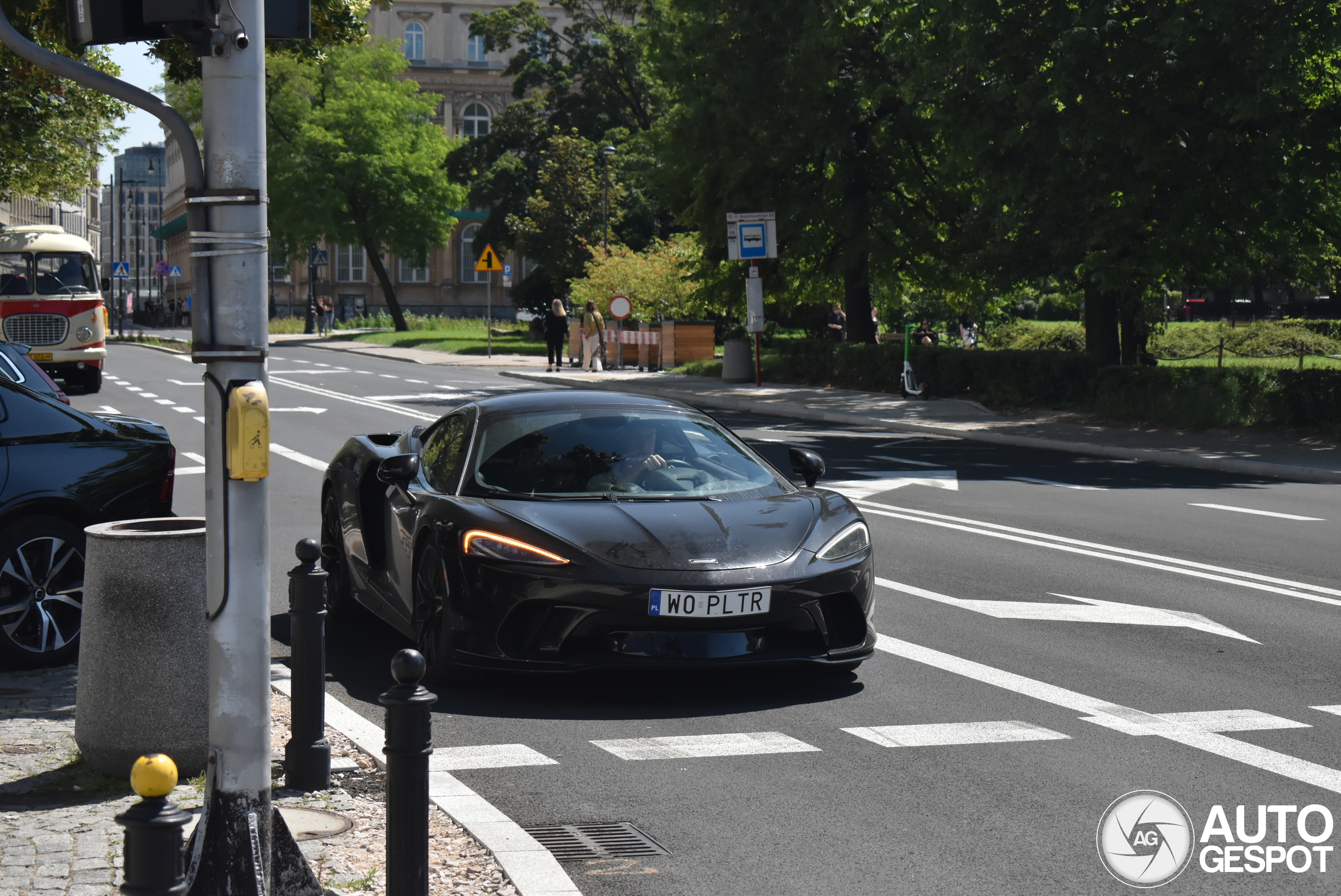 McLaren GT